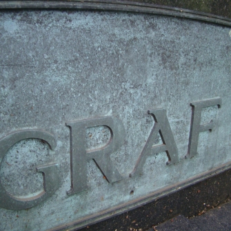 Letters grafsteen